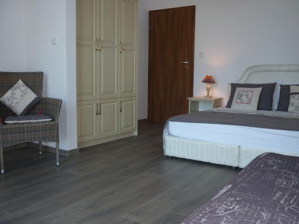 Boomerang Guest House Априлци Экстерьер фото